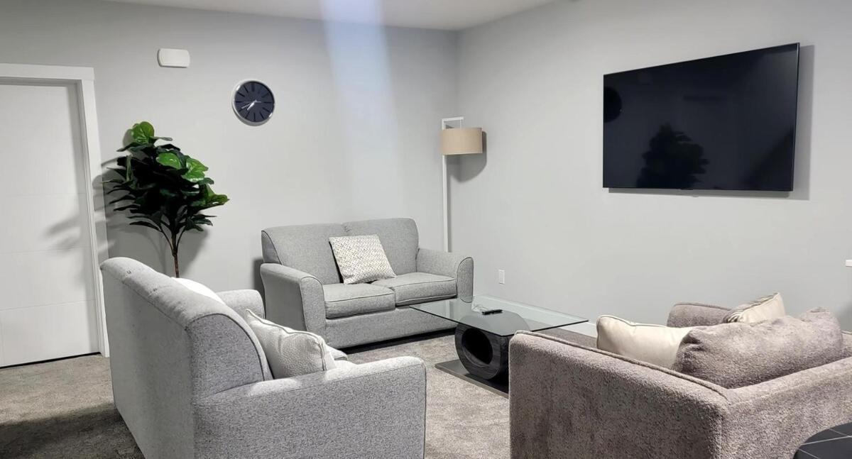Apartment Cozy 1 Bedroom Basement In Southwest
